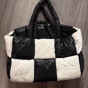 Black and white checkerboard puffer